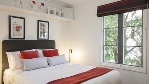 2 bedrooms, iron/ironing board, free WiFi, bed sheets - BOUTIQUE STAYS - Wellington Mews (East Melbourne)