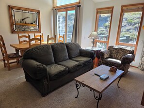 TV, fireplace - Snowcreek Resort Vacation Rental 776 (Mammoth Lakes)
