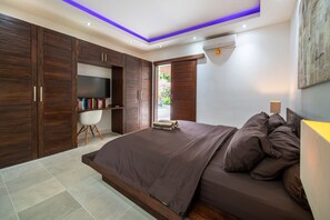 3 bedrooms, iron/ironing board, free WiFi, bed sheets - Elegant 3BR Villa, Seminyak (Seminyak)