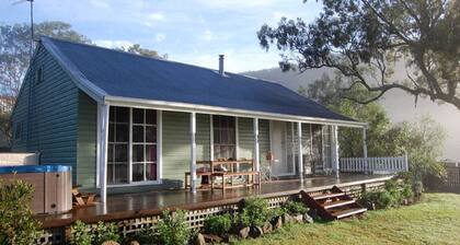 Hunter Valley - Romantic luxury spa cottage - awesome views  Cadair Cottage No 1