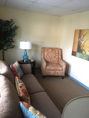 Smart TV, DVD player, books - Eagles Nest Carriage House In Bluffton on Mi Back Dune Lake (Muskegon)