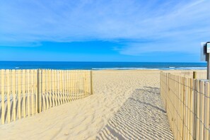 Beach - Oceanfront condos with 3 night minimum rentals and linens included! (Ocean City)