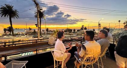 King Bed and Parking Walk to St Kilda Beach