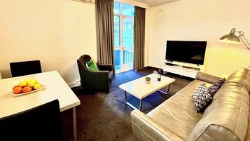 电视、Netflix、流媒体服务、办公室