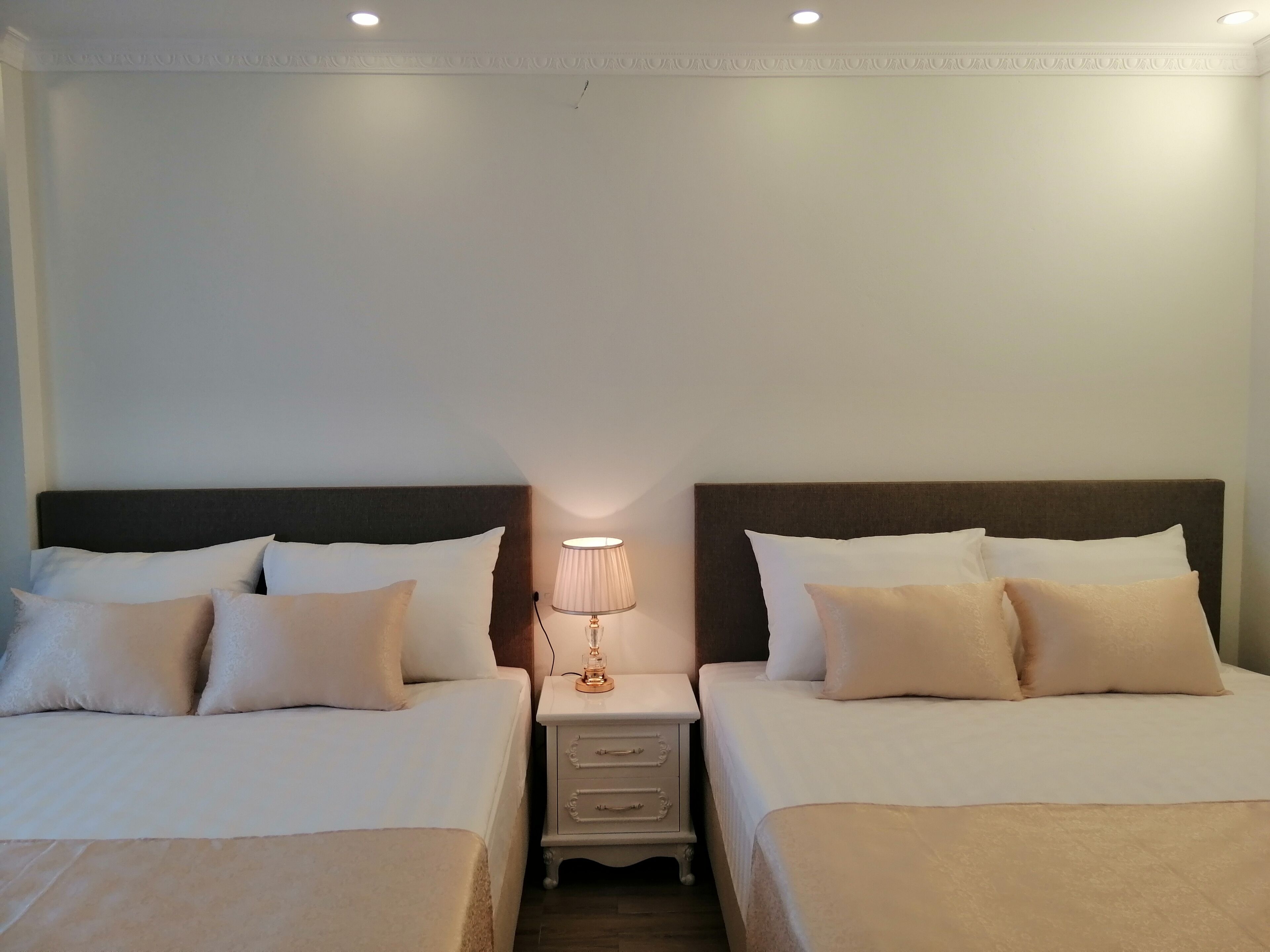 Habitación cuádruple familiar, para no fumadores | Minibar, escritorio, insonorización y tabla de planchar con plancha 