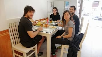 Desayuno de cocina local (VND 50000 por persona)