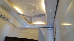 A ceiling fan with a decorative light fixture and recessed lighting. - Sao Mai Cosy Nest Noi Bai Airport (Hanoi)