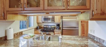 Muy bonito y limpio Lake Forest Glen Casa De Pueblo al final del callejón-de-Sac