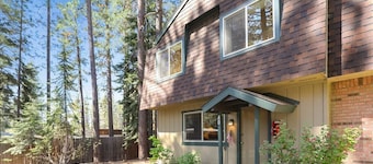 Lake Forest Glen Gem: Updated 3BR End-Unit near Tahoe City