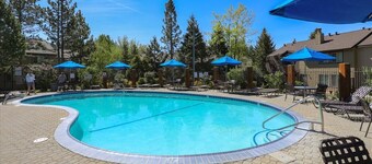 Lake Forest Glen Gem: Updated 3BR End-Unit near Tahoe City