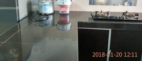 Family House, 3 Bedrooms, 2 Bathrooms | Private kitchen | Full-size fridge, stovetop, dishwasher, electric kettle