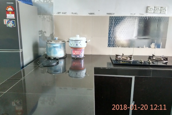 Familiehus, 3 soverom, 2 bad | Eget kjøkken | Kjøleskap, kokeplater, oppvaskmaskin og vannkoker