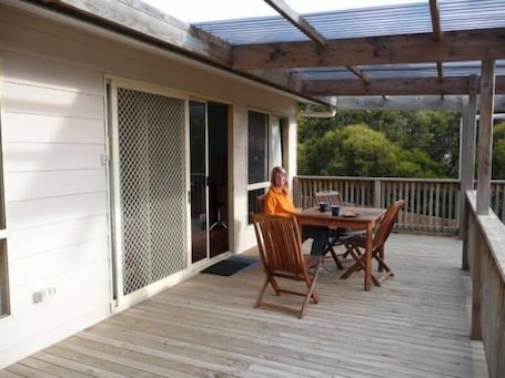 Outdoor dining. Kangastay on Vivonne Bay beside the Harriet River on Kangaroo Island.