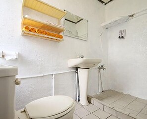 Familienzimmer | Badezimmerausstattung | Dusche, kostenlose Toilettenartikel, Haartrockner, Handtücher