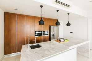 Wasserkocher mit Kaffee-/Teezubehör