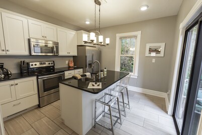 2 bedroom newly remodeled townhouse