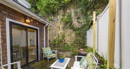 2 bedroom newly remodeled townhouse