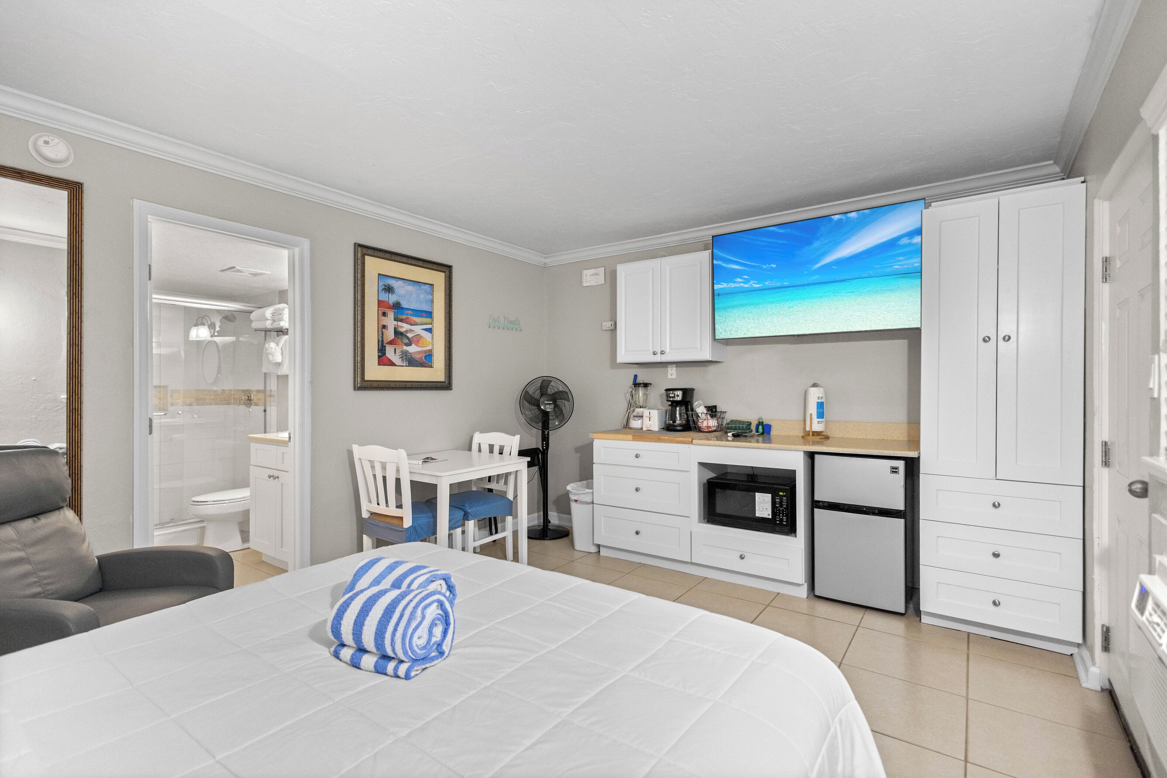 1 habitación, tabla de planchar con plancha, wifi gratis y ropa de cama 