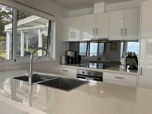 K ühlschrank, Mikrowelle, Ofen, Herdplatte