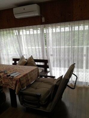 Bar-salon dans le hall