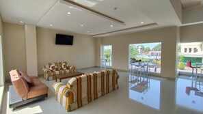 液晶电视、壁炉