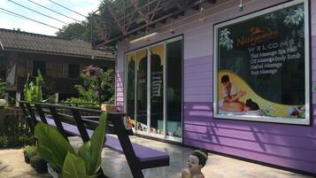 Deep-tissue massages, Thai massages