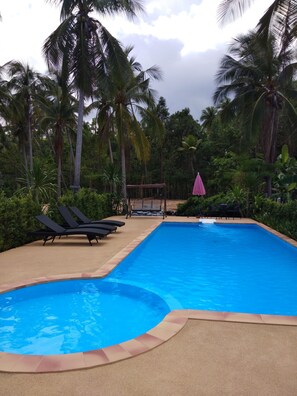 Kolam renang outdoor