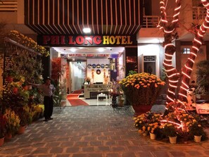 Property entrance - Phi Long Hotel (Tuy Hoa)