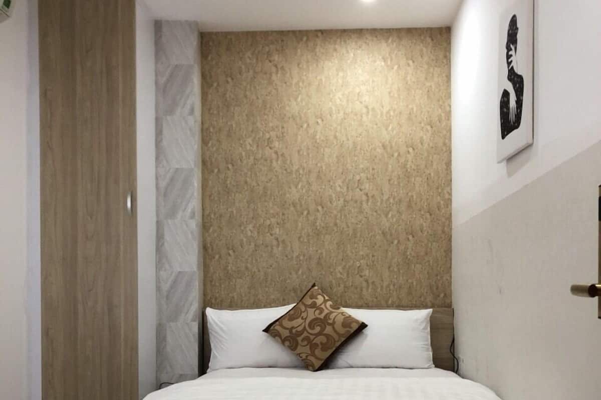 Double Room Single Use | Premium bedding, pillowtop beds, minibar, desk