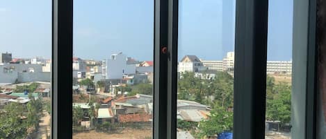 Deluxe Suite, 1 Queen Bed, Mountain View