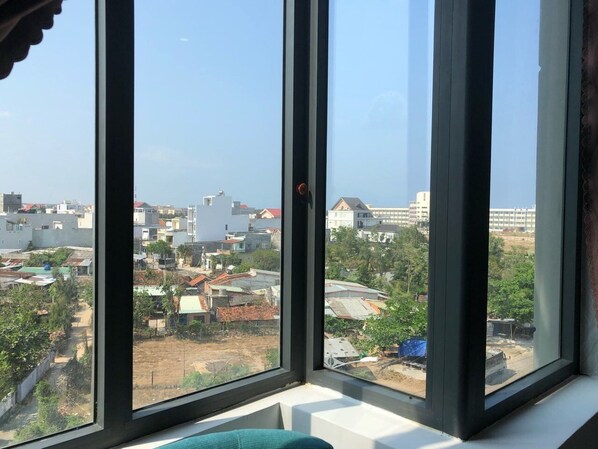 华丽套房, 1 张大床, 山景 | 高档床上用品、加厚床垫、迷你吧、办公桌