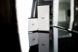 Shower, hair dryer, towels, soap - Number 10 The Abbey - Shirehall Museum (Wymondham)