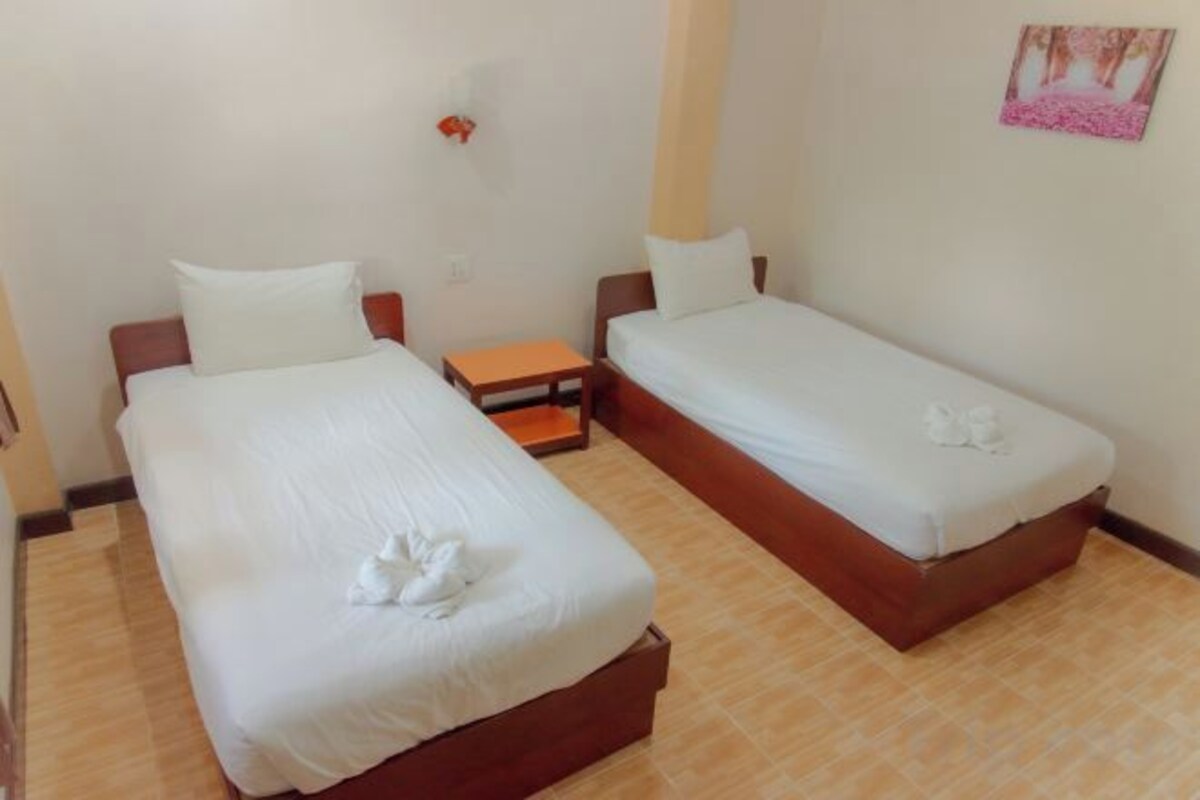 Free WiFi, bed sheets