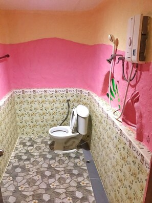 1 Bedroom Cottage | Bathroom | Shower, towels - Big Tree Resort (Kamphaeng Phet)