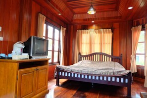 1 Bedroom Suite with Balcony | Free WiFi, bed sheets - Big Tree Resort (Kamphaeng Phet)