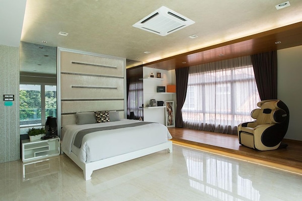 Executive Bungalow | 8 bedrooms, premium bedding, in-room safe, desk
