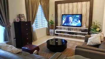 Executive Bungalow | Living room | Flat-screen TV
