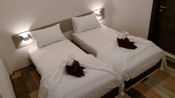 Deluxe Double or Twin Room | 1 bedroom, premium bedding, in-room safe, desk