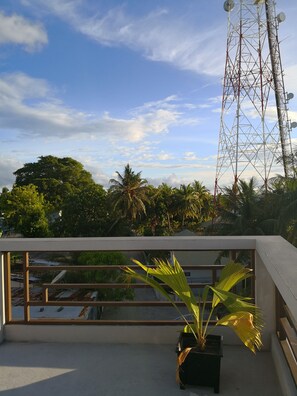Superior Double Room, Balcony, Partial Ocean View | Balkoni