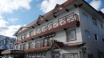 Mặt tiền nơi lưu trú