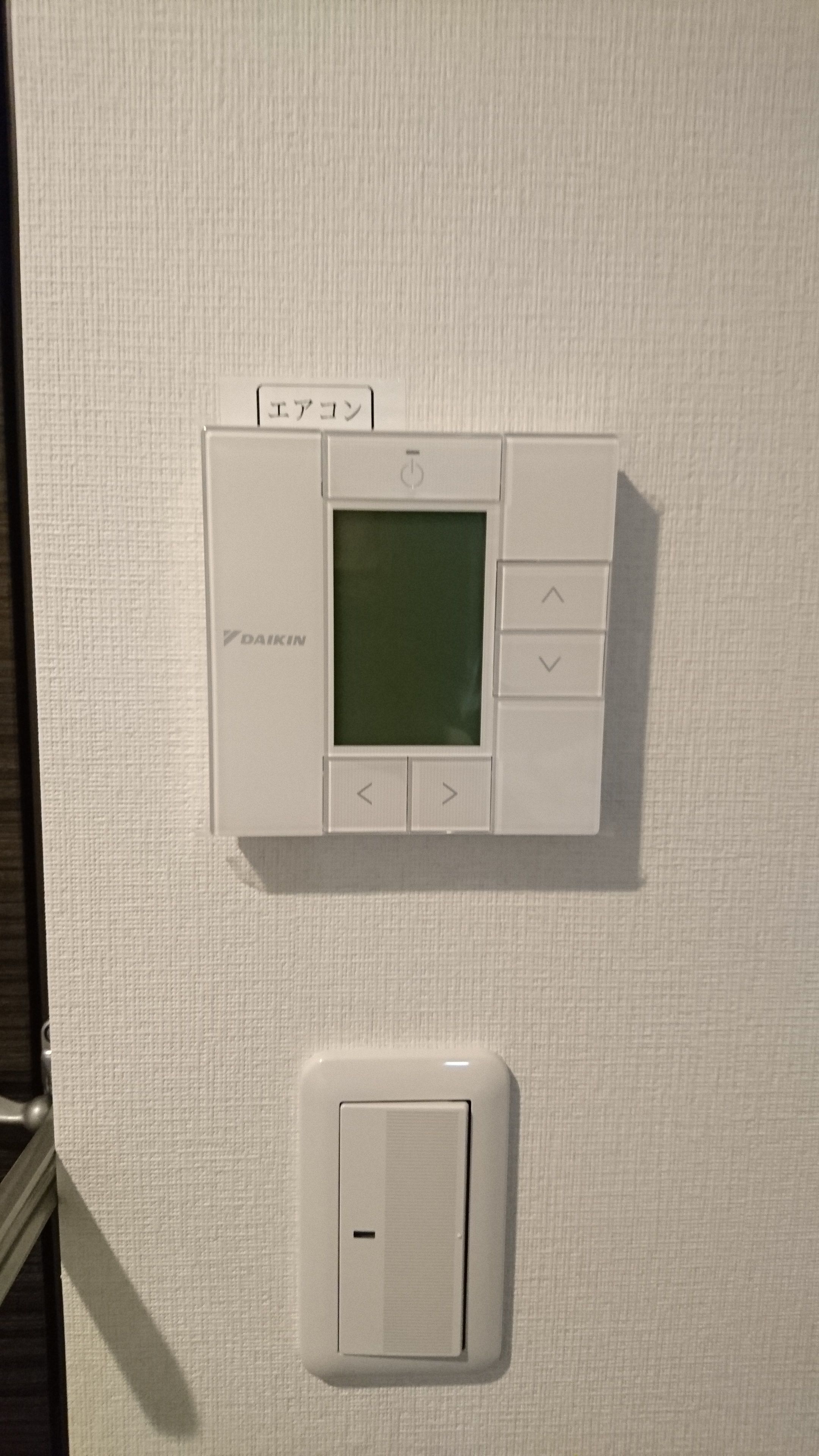 combined shower/bathtub, deep-soaking bathtub, free toiletries