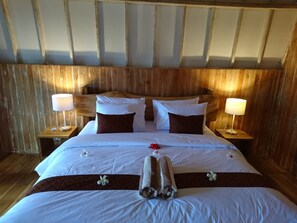 Deluxe-Doppelzimmer | Minibar, Schreibtisch, Zustellbetten