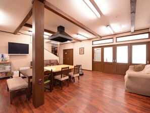 Lobby sitting area - Lodge B&W (Minamiuonuma)