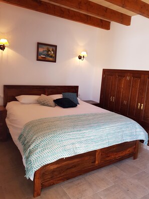 3 chambres, fer et planche à repasser, Wi-Fi gratuit, draps fournis