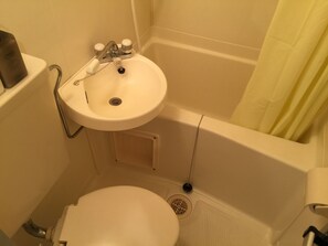 Basic Twin Room, 2 Twin Beds, Refrigerator & Microwave | Bathroom | Combined shower/tub, deep soaking tub, free toiletries, hair dryer - Elitz INN Third (Kyoto)