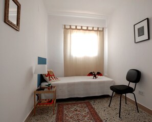 2 bedrooms, iron/ironing board, travel cot, free WiFi