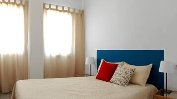 2 bedrooms, iron/ironing board, travel cot, free WiFi
