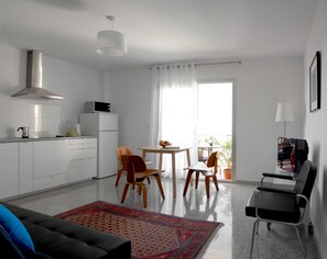 Smart TV, books - Apart. 4, Casa Málaga, sea views and balcony (Málaga)