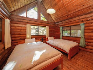 Cottage, Bebas Asap Rokok (Cute logs -Campanula- 1-6 people) | Selimut bulu angsa dan seprai linen