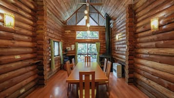 Stuga - icke-rökare (Cute logs -Campanula- 1-6 people) | Matservice på rummet